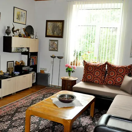 Country house Art House With Big Garden *